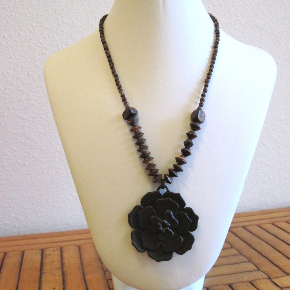 White House Black Market Necklace